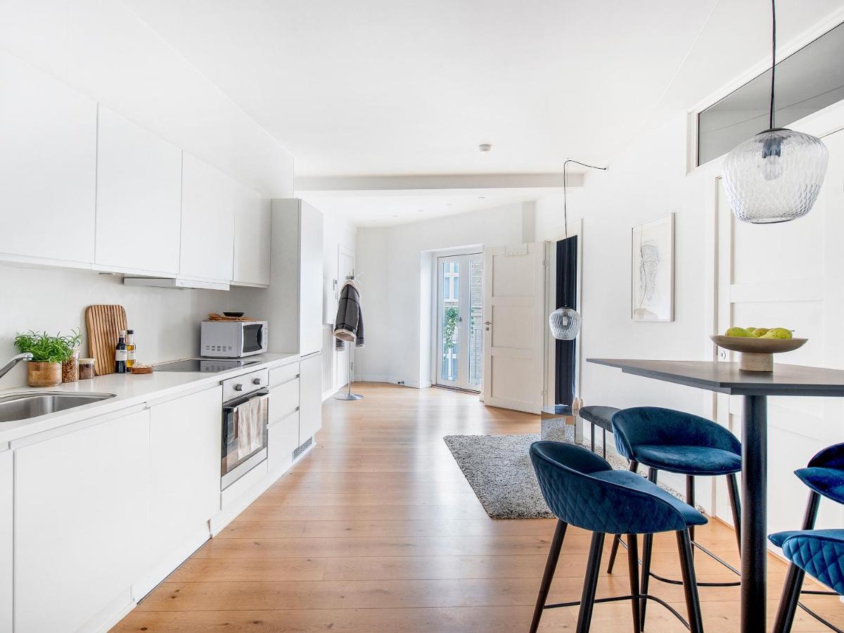 Sanders Leaves - Chic Three-Bedroom Apartment In Downtown Kopenhagen Exterior foto