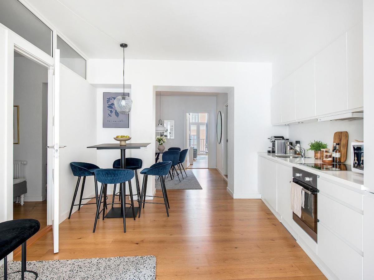 Sanders Leaves - Chic Three-Bedroom Apartment In Downtown Kopenhagen Exterior foto
