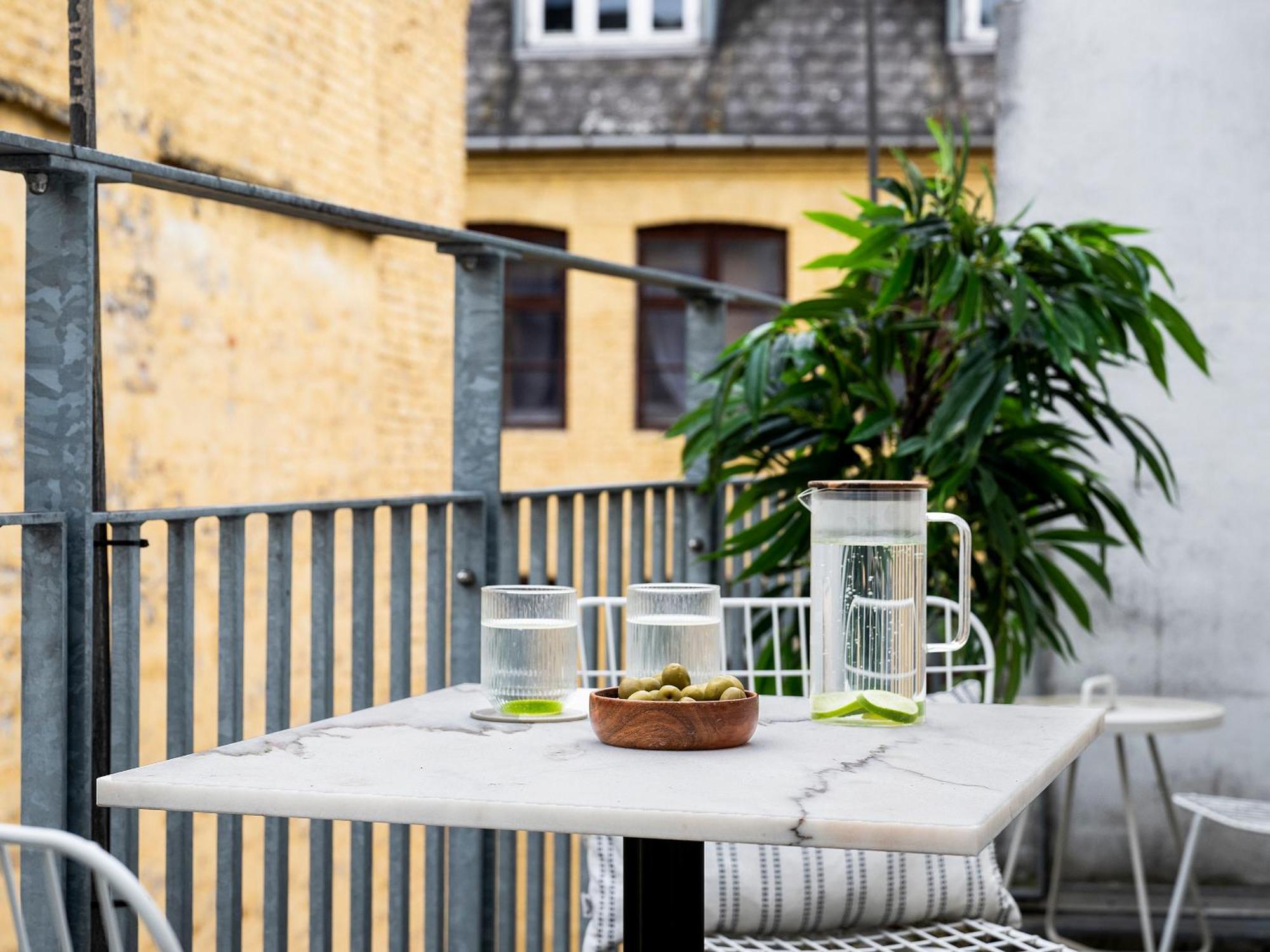 Sanders Leaves - Chic Three-Bedroom Apartment In Downtown Kopenhagen Exterior foto